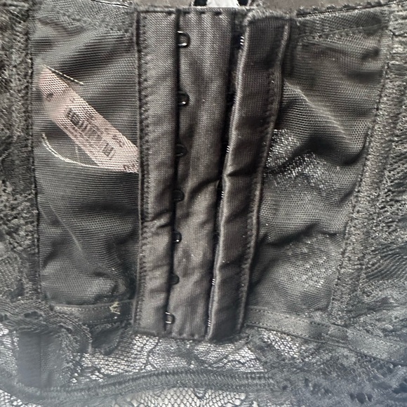 Victoria's Secret Black very sexy with Underwire Support and Adjustable Straps - Picture 4 of 8